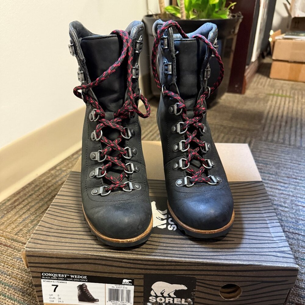 SOREL Women's Conquest Wedge Mid Calf Boot